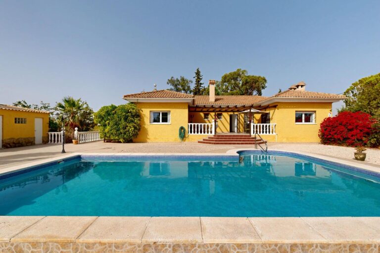 Chalet en venta en Gea Y Truyols, Murcia