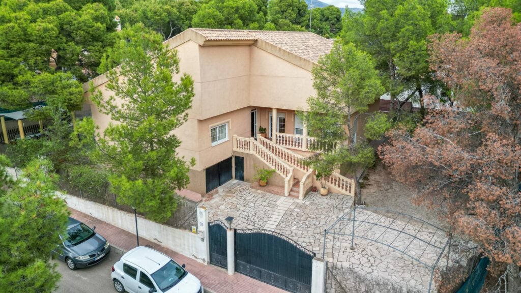Villa de Lujo en venta en La charca 2, Totana
