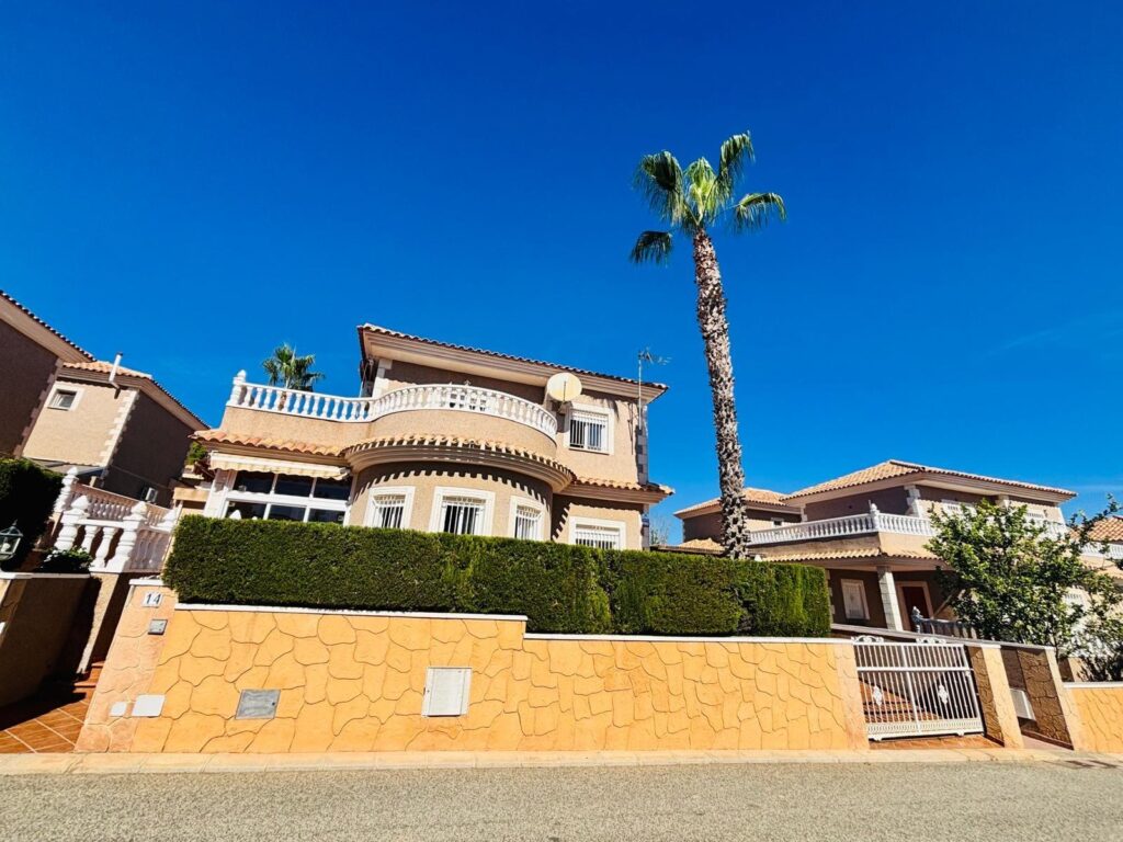 Chalet en venta en Los Balcones - Los Altos del Edén, Torrevieja